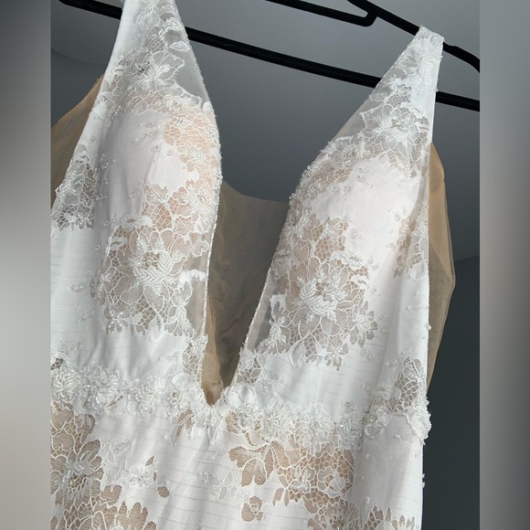 Long Wedding Dress - Size 12 - Vneck Line - Mermaid Shape - Picture 3 of 9